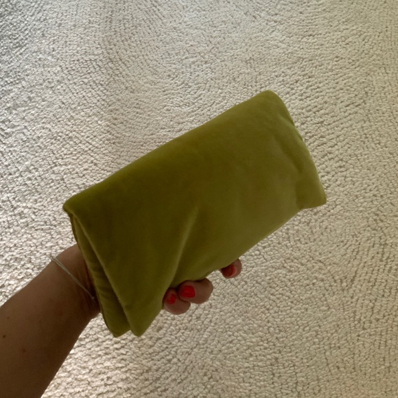 Gucci Sunglasses Limited Edition Yellow Velvet X-Large
Sunglass Case Pou… - Picture 5 of 5